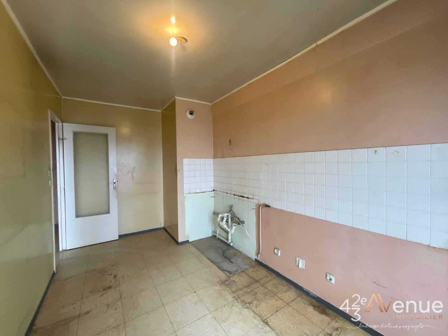 Appartement type 2 dernier tage - ST ETIENNE MONTREYNAUD - 42.76 m2 - 33000€