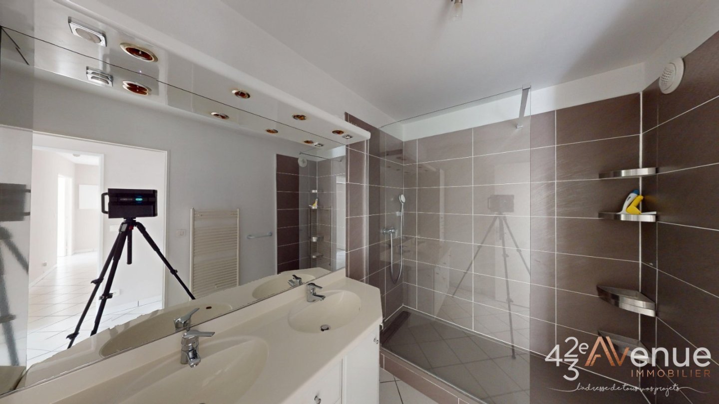 APPARTEMENT T2 - ST GENEST LERPT - 63.43 m2 - VENDU