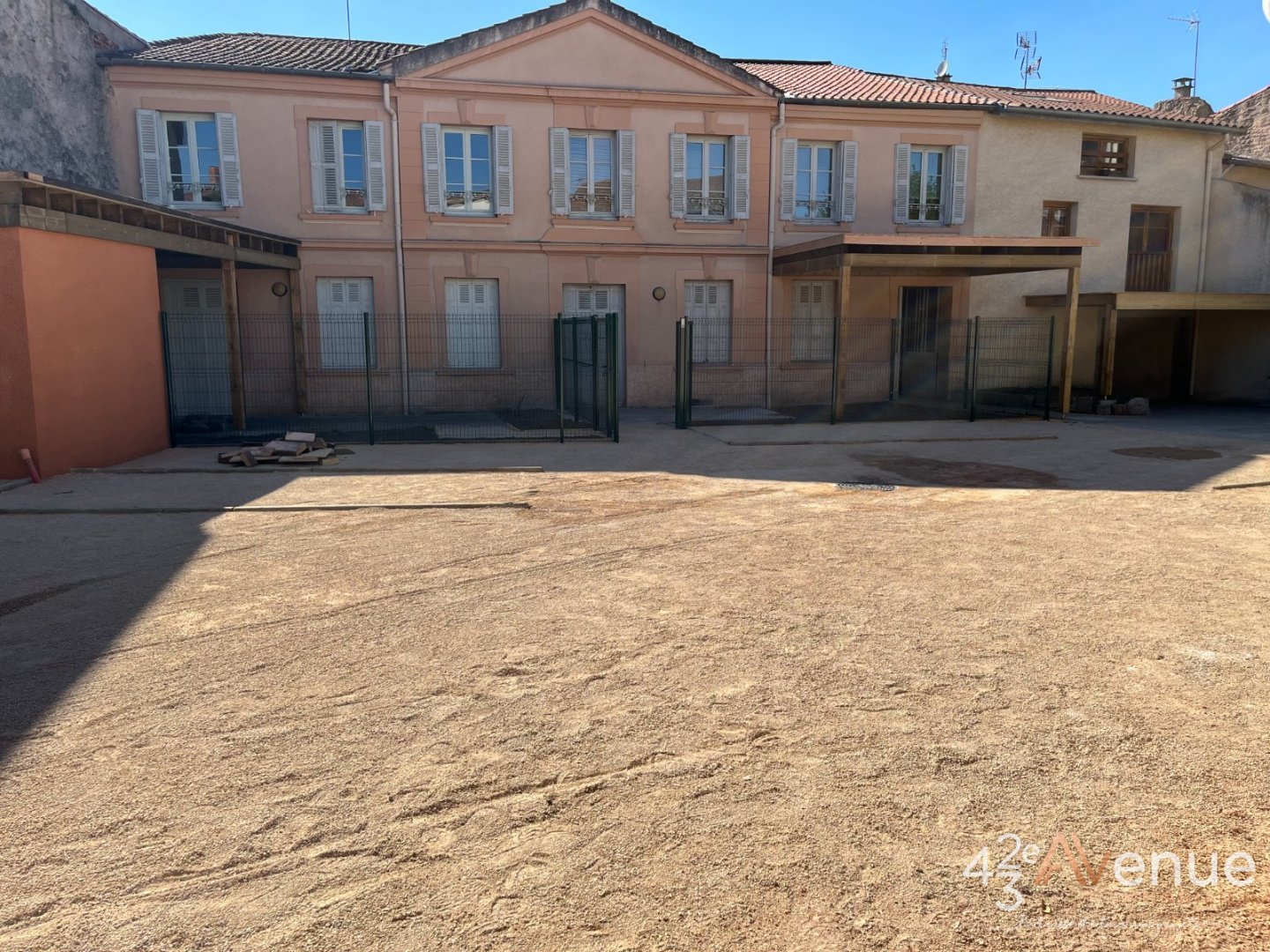 APPARTEMENT T2 LOT N°3 JARDIN PARKING CAVE A VENDRE - ST JUST ST RAMBERT - 87 m2 - 169 000 &euro;