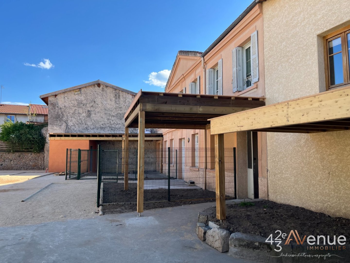 APPARTEMENT T2 LOT N°3 JARDIN PARKING CAVE A VENDRE - ST JUST ST RAMBERT - 87 m2 - 169 000 &euro;