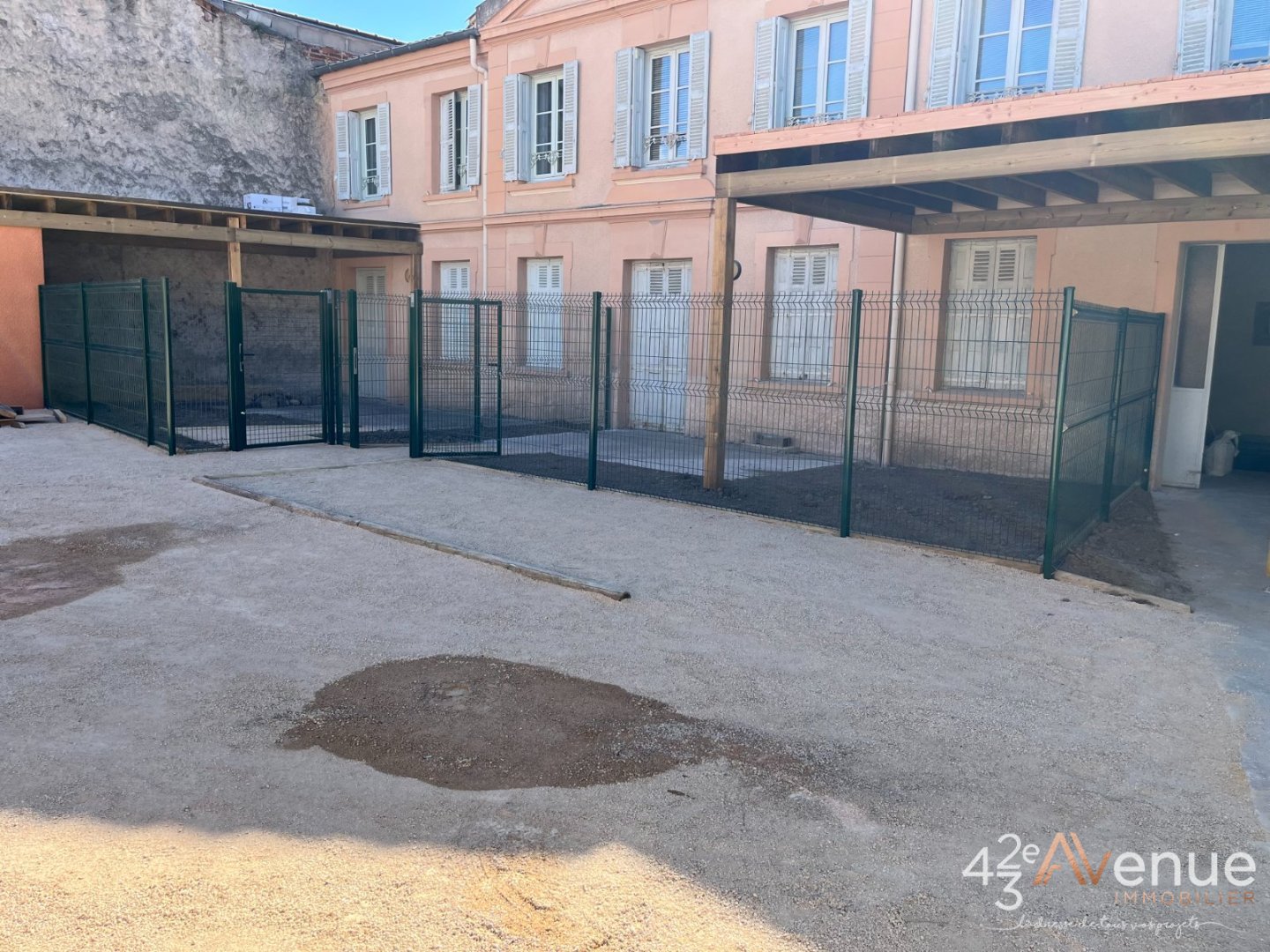 APPARTEMENT T3 LOT N4 TERRASSE 2 PARKING CAVE A VENDRE - ST JUST ST RAMBERT - 85 m2 - 179 000 &euro;