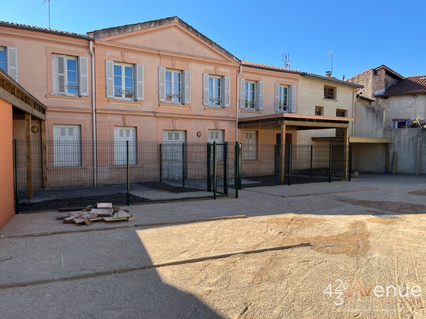 APPARTEMENT T2 LOT N°3 JARDIN PARKING CAVE A VENDRE - ST JUST ST RAMBERT - 87 m2 - 169 000 &euro;