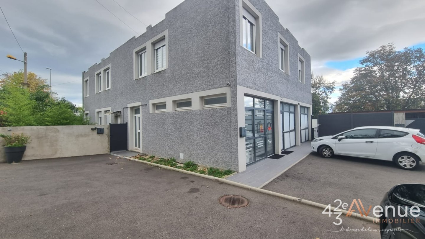 tnement immo,2 appartements, 1 terrain,3 locaux A VENDRE - ST PRIEST EN JAREZ - 320 m2 - 690000€