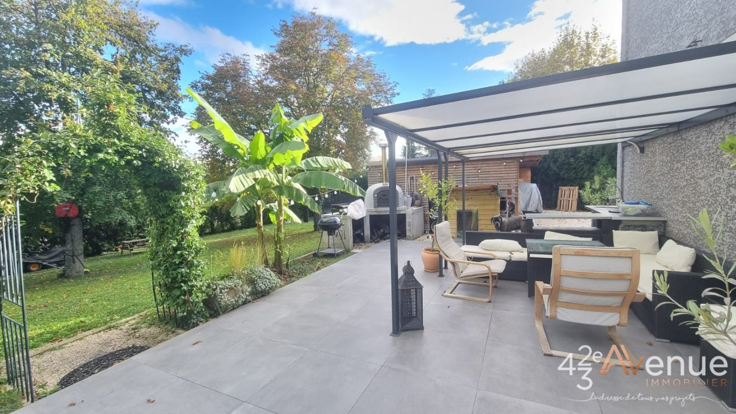 tnement immo,2 appartements, 1 terrain,3 locaux - ST PRIEST EN JAREZ - 320 m2 - 690000€