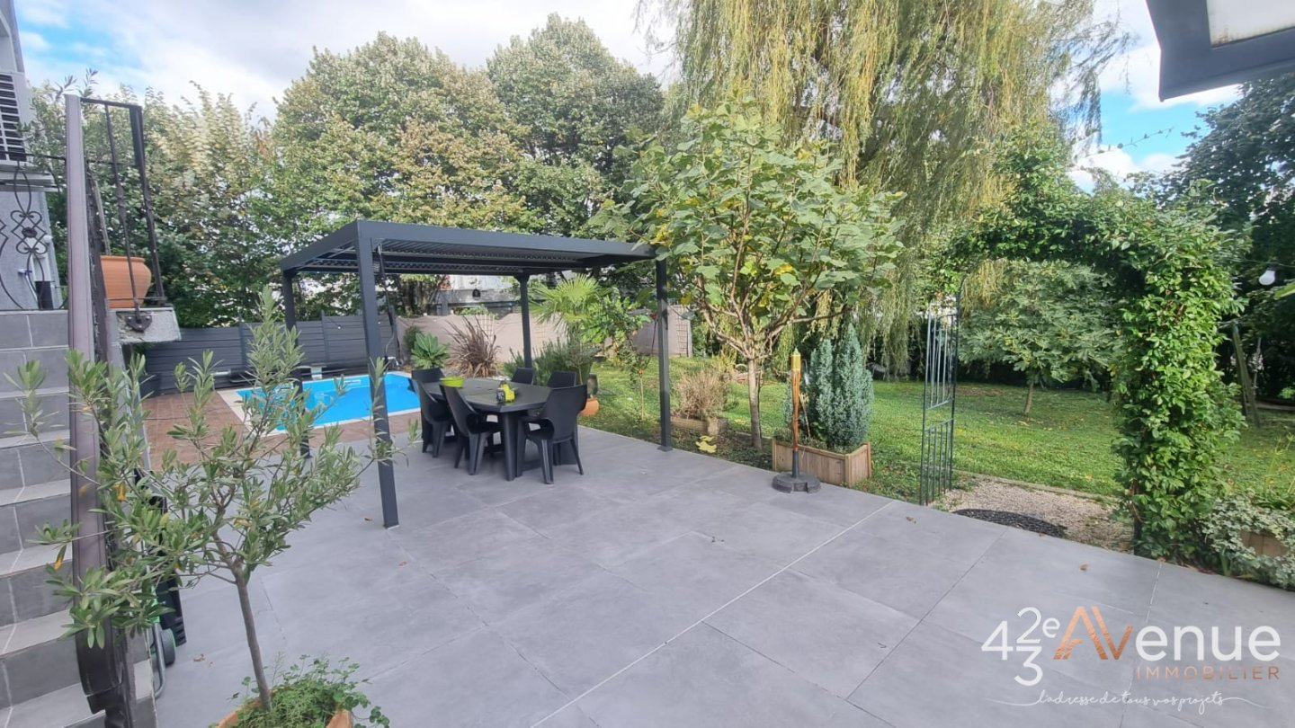 tnement immo,2 appartements, 1 terrain,3 locaux - ST PRIEST EN JAREZ - 320 m2 - 690000€