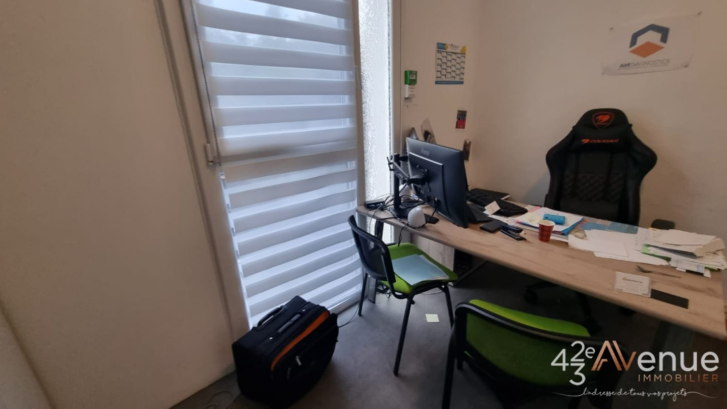 tnement immo,2 appartements, 1 terrain,3 locaux - ST PRIEST EN JAREZ - 320 m2 - 690000€