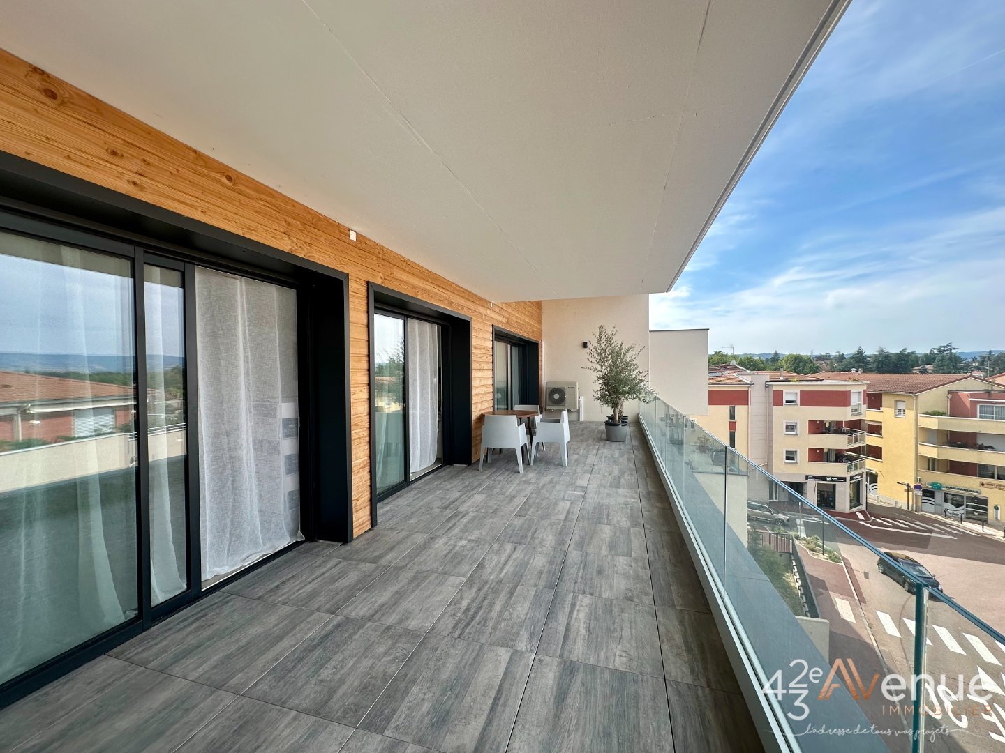 appartement A LOUER - ANDREZIEUX BOUTHEON Centre Ville - 108.77 m2 - 1 160 € charges comprises par mois