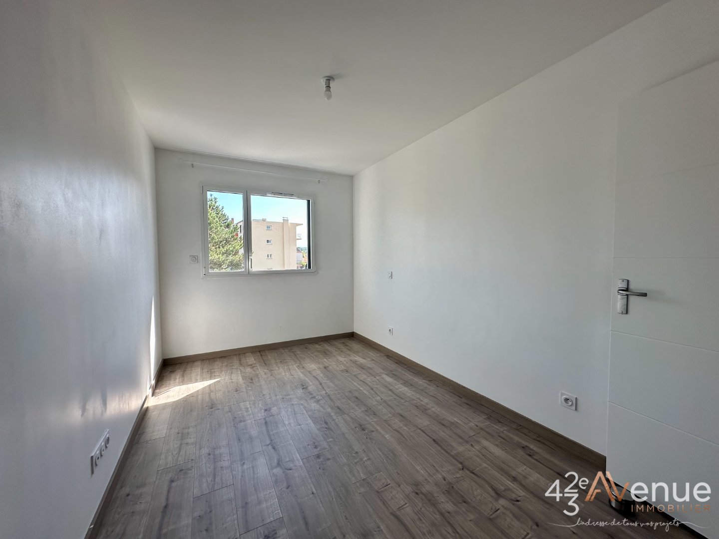 appartement A LOUER - ANDREZIEUX BOUTHEON Centre Ville - 108.77 m2 - 1 160 € charges comprises par mois