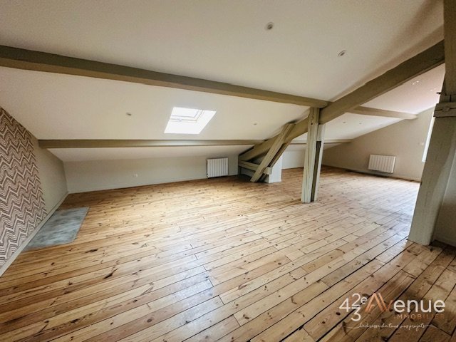 APPARTEMENT T3 - CENTRE DE ROCHE LA MOLIERE - 104.4 m2 - LOUÉ