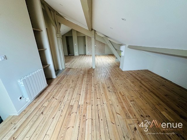 APPARTEMENT T3 - CENTRE DE ROCHE LA MOLIERE - 104.4 m2 - LOUÉ