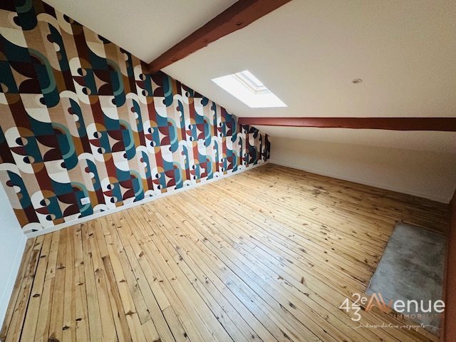 APPARTEMENT T3 - CENTRE DE ROCHE LA MOLIERE - 104.4 m2 - LOUÉ