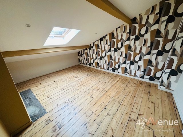 APPARTEMENT T3 - CENTRE DE ROCHE LA MOLIERE - 104.4 m2 - LOUÉ