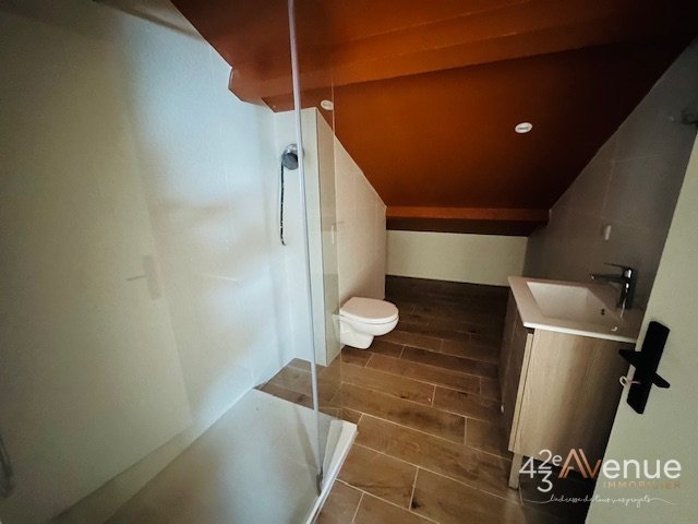 APPARTEMENT T3 - CENTRE DE ROCHE LA MOLIERE - 104.4 m2 - LOUÉ