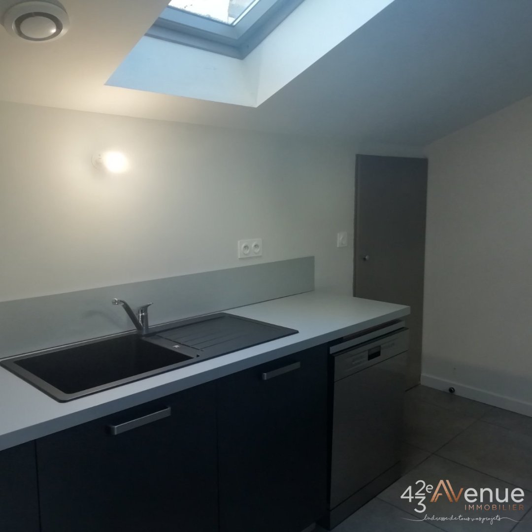 APPARTEMENT T3 A LOUER - ST ETIENNE BADOUILLERE/CENTRE VILLE - 61.53 m2 - 730 &euro; charges comprises par mois