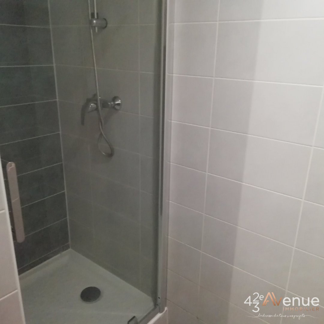 APPARTEMENT T3 A LOUER - ST ETIENNE BADOUILLERE/CENTRE VILLE - 61.53 m2 - 730 &euro; charges comprises par mois