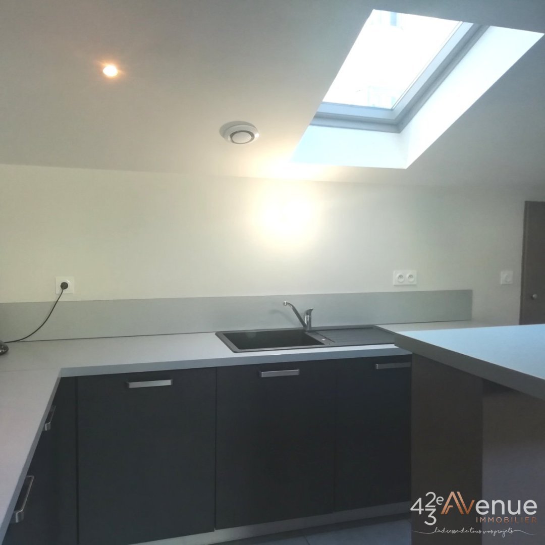 APPARTEMENT T3 A LOUER - ST ETIENNE BADOUILLERE/CENTRE VILLE - 61.53 m2 - 730 &euro; charges comprises par mois