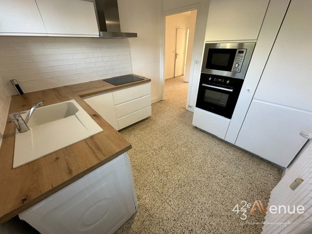 T3 BALCON GARAGE A LOUER - ST ETIENNE CENTRE DEUX/BELLEVUE - 60.15 m2 - 700 &euro; charges comprises par mois