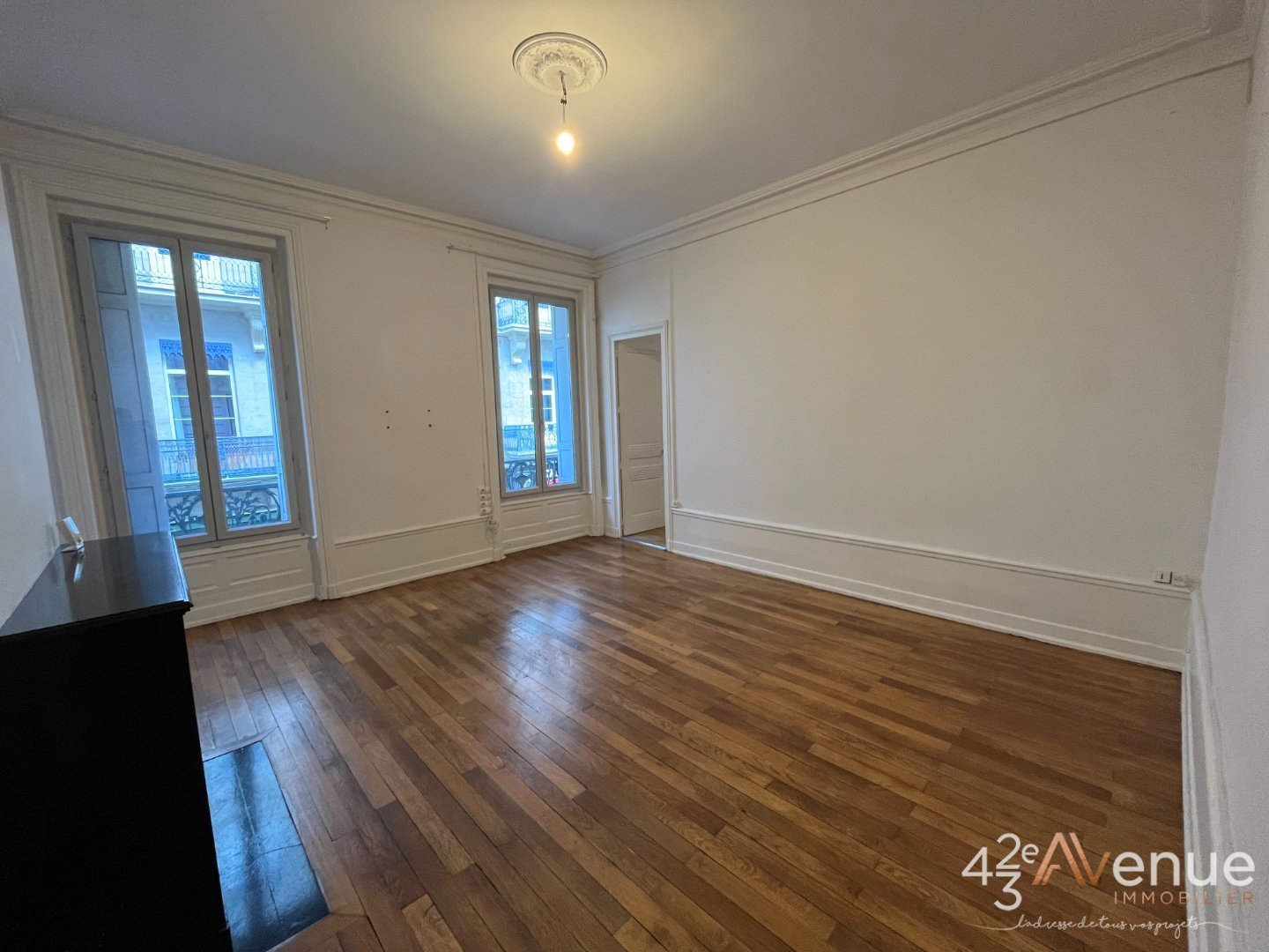 APPARTEMENT T3 - ST ETIENNE CENTRE VILLE - 96.27 m2 - LOU&Eacute;