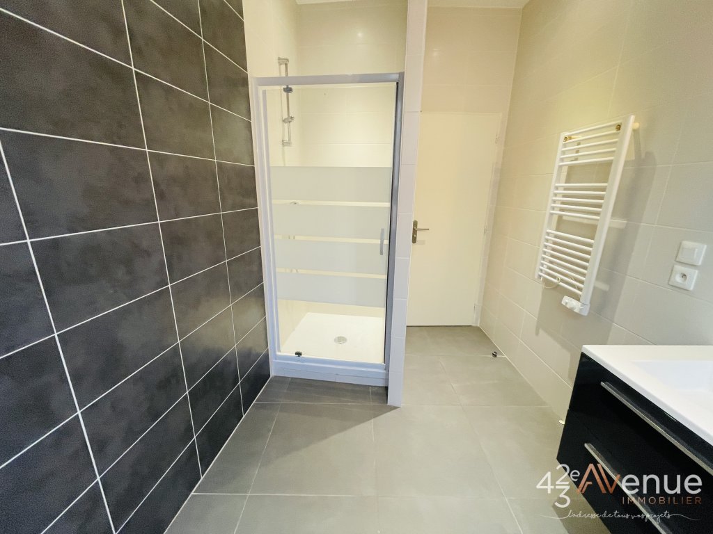 APPARTEMENT T3 - ST ETIENNE CENTRE VILLE - 77.25 m2 - LOU&Eacute;