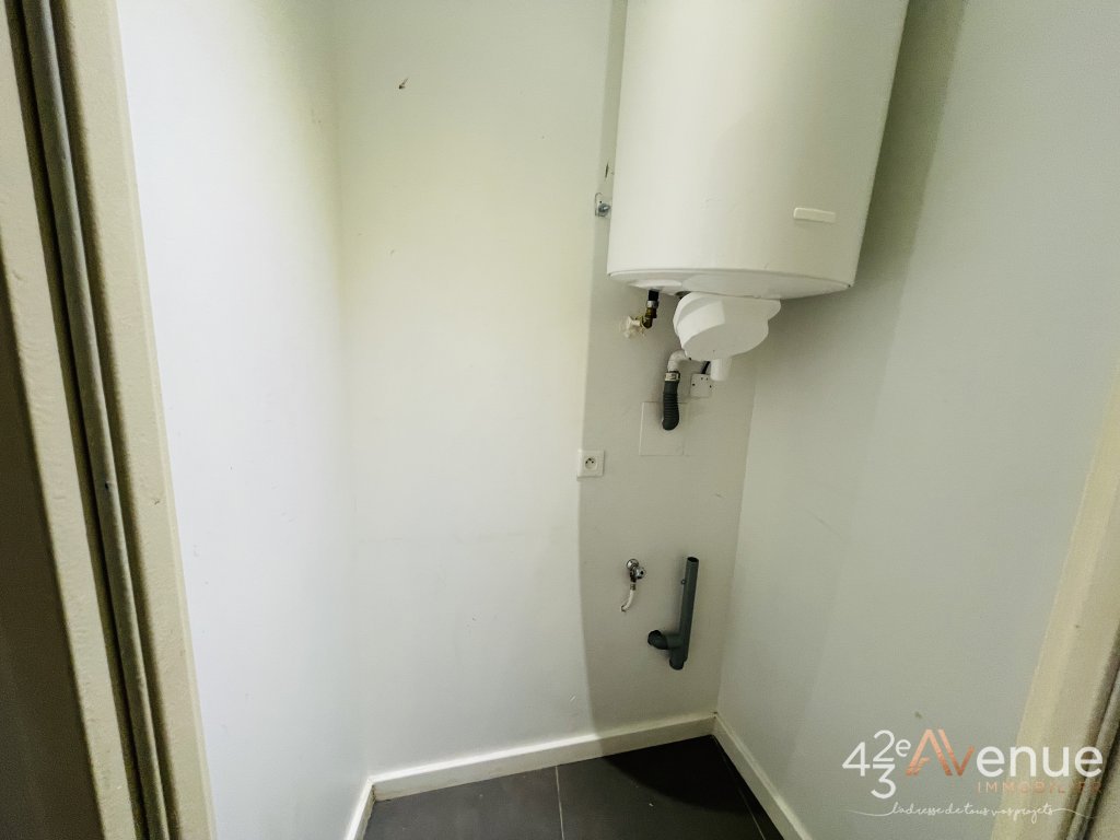 APPARTEMENT T3 - ST ETIENNE CENTRE VILLE - 77.25 m2 - LOU&Eacute;