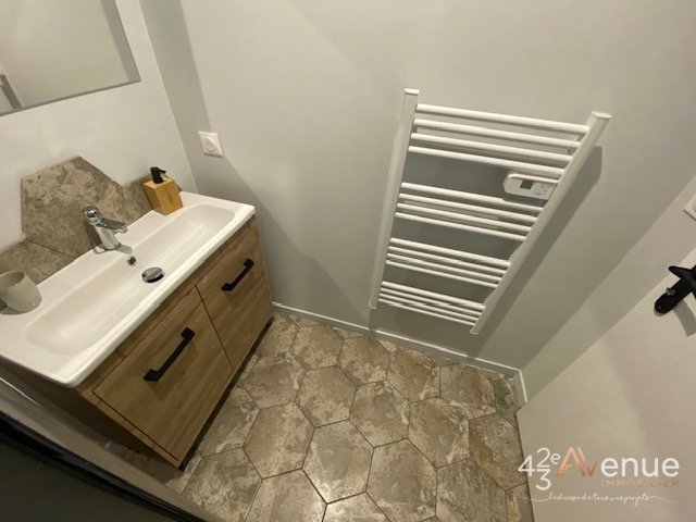 T3 MEUBLE A LOUER - ST ETIENNE CHATEAUCREUX/FOURNEYRON/RICHELANDIERE - 56.73 m2 - 705 &euro; charges comprises par mois