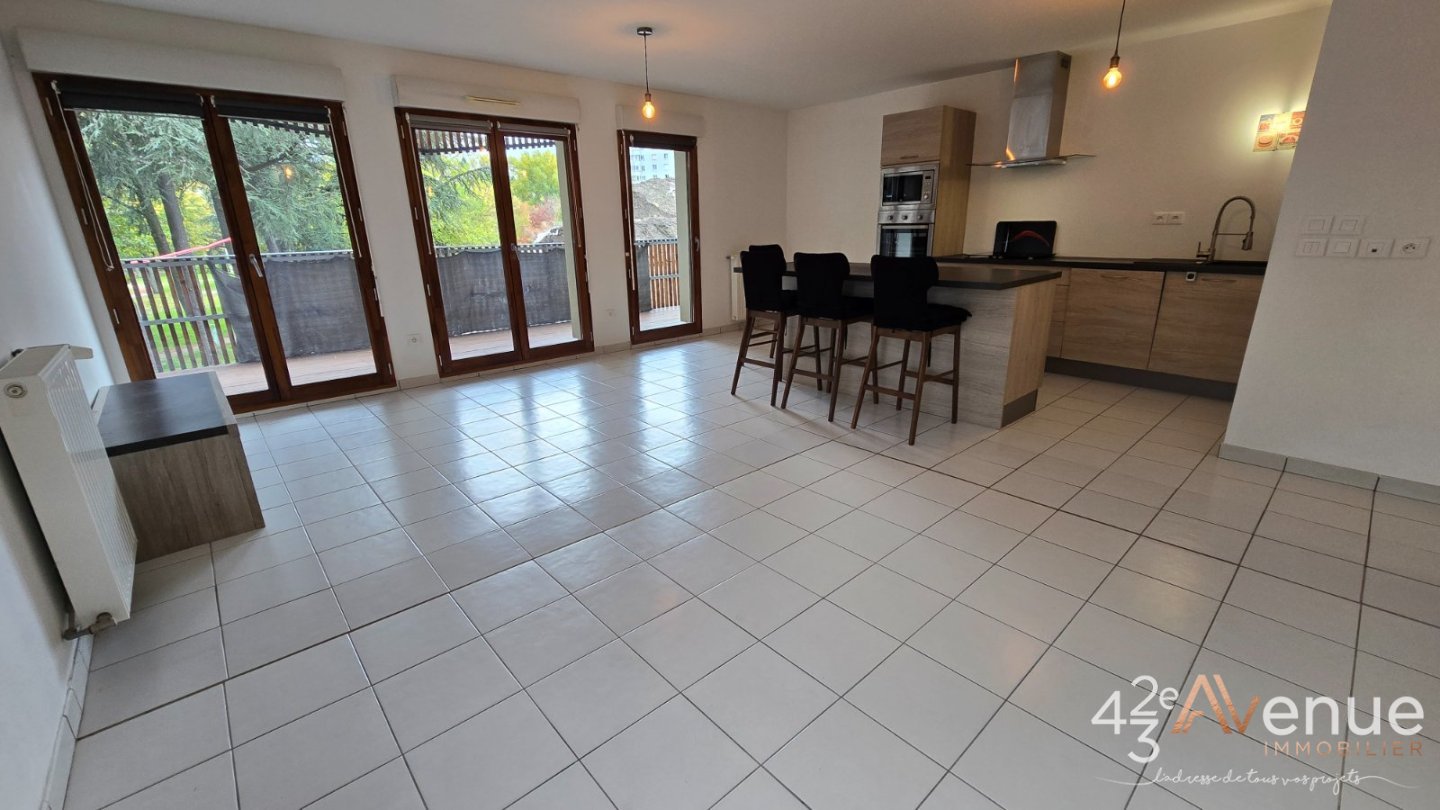 Appartement avec terrasse A LOUER - ST ETIENNE CITE DU DESIGN - 70.47 m2 - 770 € charges comprises par mois