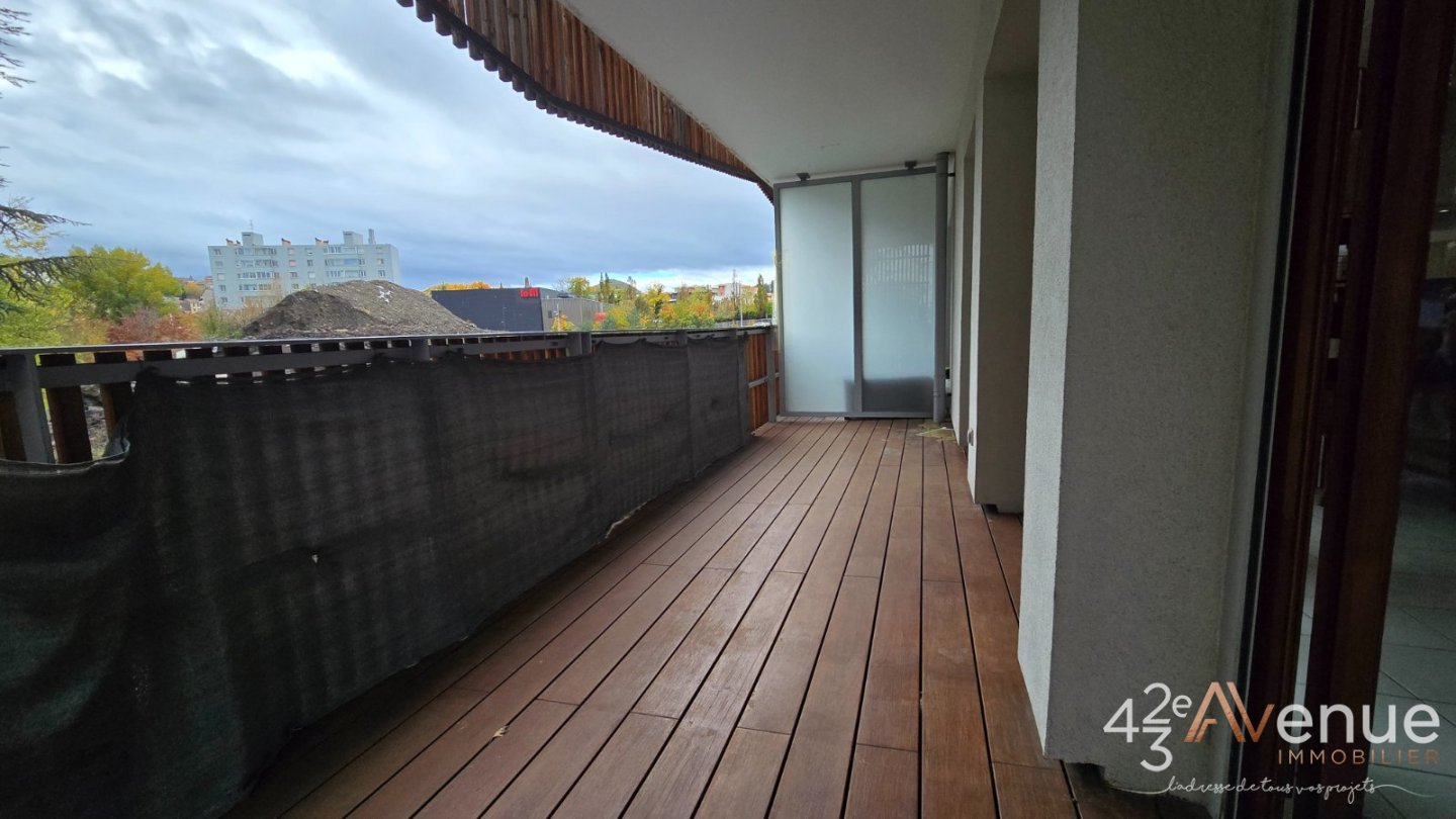 Appartement avec terrasse A LOUER - ST ETIENNE CITE DU DESIGN - 70.47 m2 - 770 € charges comprises par mois