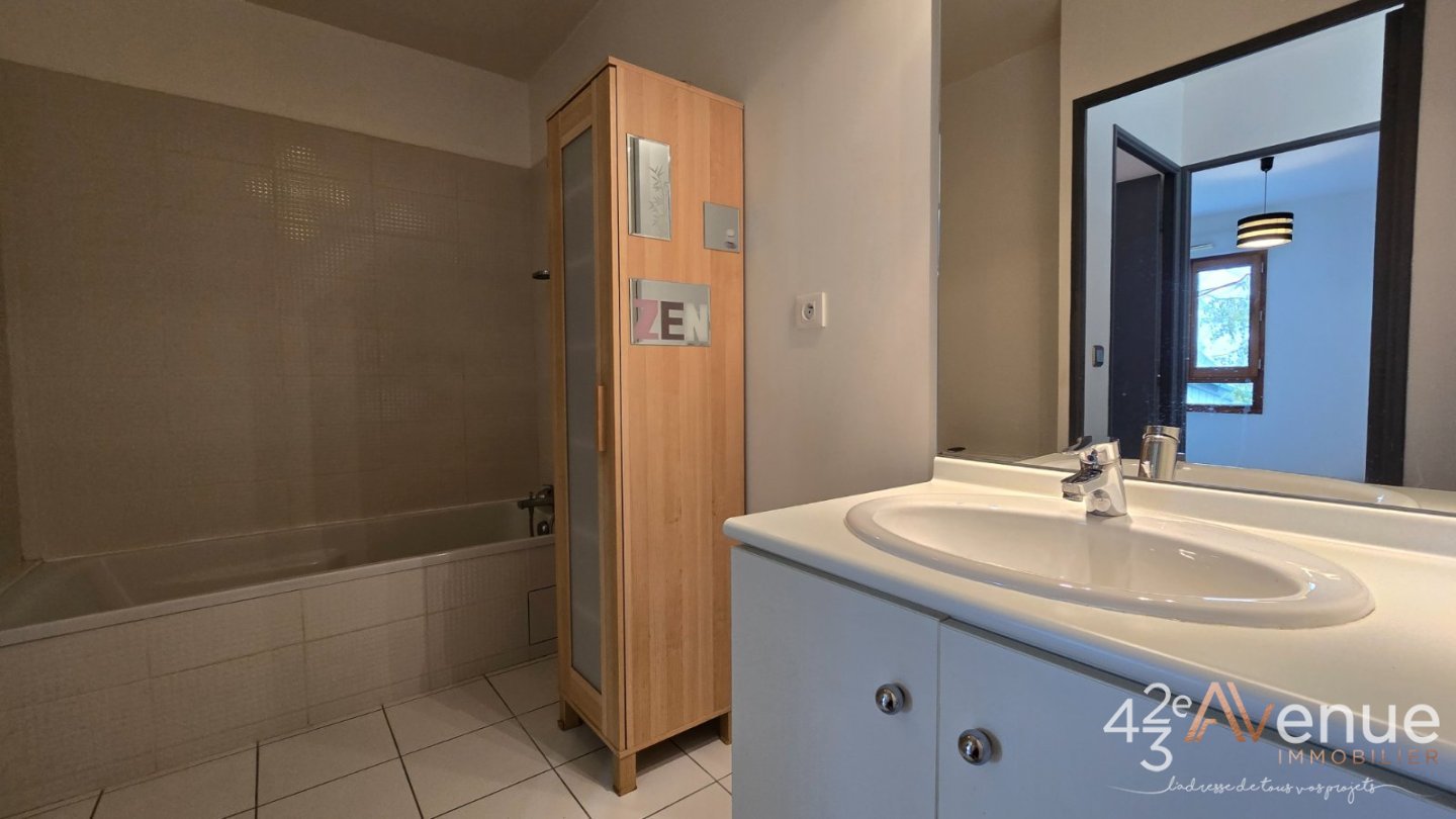Appartement avec terrasse A LOUER - ST ETIENNE CITE DU DESIGN - 70.47 m2 - 770 € charges comprises par mois
