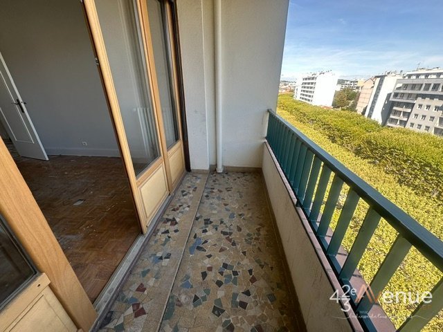 APPARTEMENT T3 A LOUER - ST ETIENNE COURS FAURIEL - 70.01 m2 - 830 &euro; charges comprises par mois
