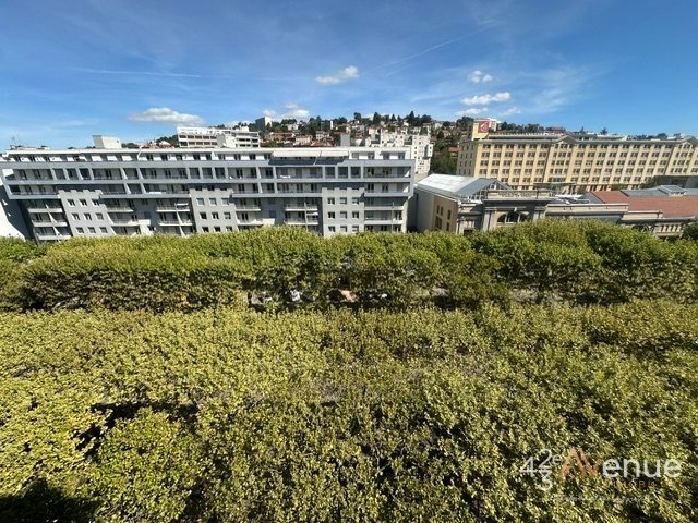 APPARTEMENT T3 A LOUER - ST ETIENNE COURS FAURIEL - 70.01 m2 - 830 &euro; charges comprises par mois