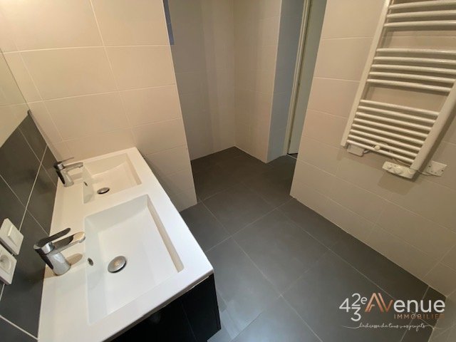 APPARTEMENT T3 A LOUER - ST ETIENNE DORIAN/PEUPLE - 83.79 m2 - 700 &euro; charges comprises par mois