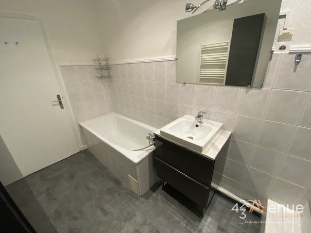 APPARTEMENT T3 - ST ETIENNE FACULTE   CENTRE DEUX - 86.2 m2 - LOUÉ