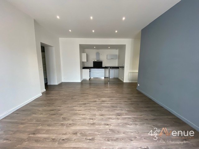 Grand 3 pièces A LOUER - ST ETIENNE Hyper Centre/Dorian/Peuple - 82.82 m2 - 700 &euro; charges comprises par mois