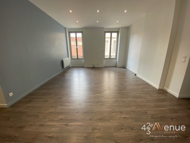 Grand 3 pièces A LOUER - ST ETIENNE Hyper Centre/Dorian/Peuple - 82.82 m2 - 700 &euro; charges comprises par mois