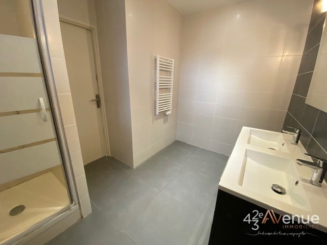 Grand 3 pièces A LOUER - ST ETIENNE Hyper Centre/Dorian/Peuple - 82.82 m2 - 700 &euro; charges comprises par mois