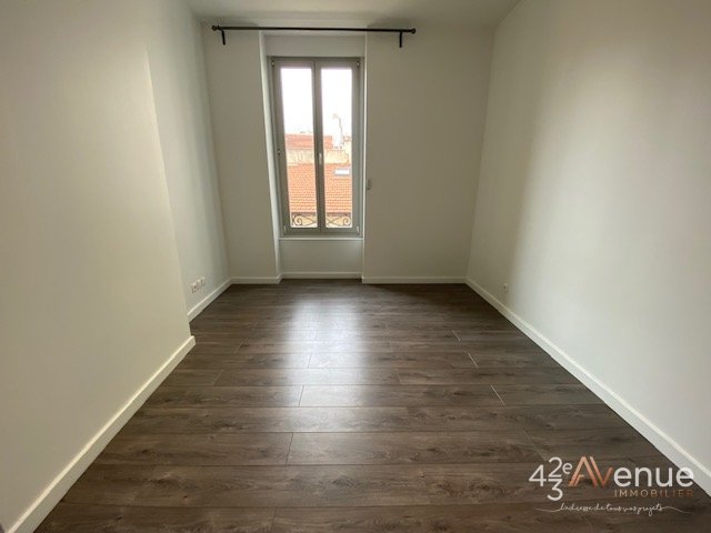 Grand 3 pièces A LOUER - ST ETIENNE Hyper Centre/Dorian/Peuple - 82.82 m2 - 700 &euro; charges comprises par mois