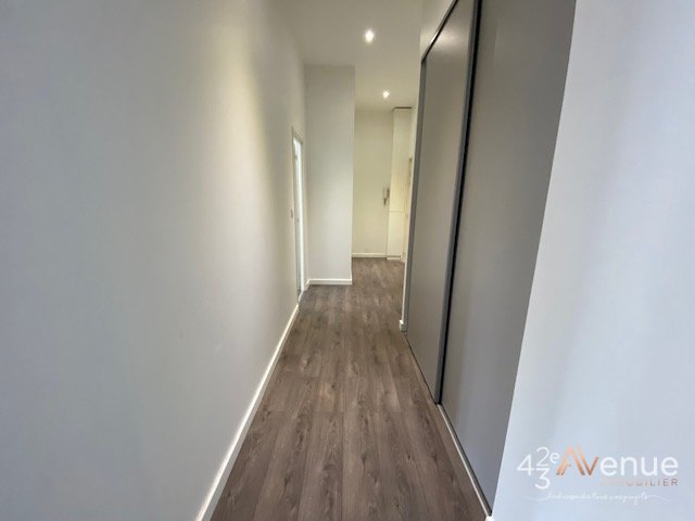 Grand 3 pièces A LOUER - ST ETIENNE Hyper Centre/Dorian/Peuple - 82.82 m2 - 700 &euro; charges comprises par mois