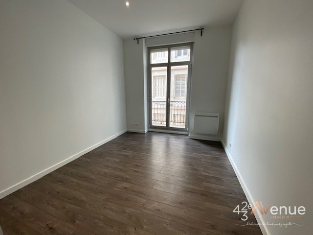 Grand 3 pièces A LOUER - ST ETIENNE Hyper Centre/Dorian/Peuple - 82.82 m2 - 700 &euro; charges comprises par mois