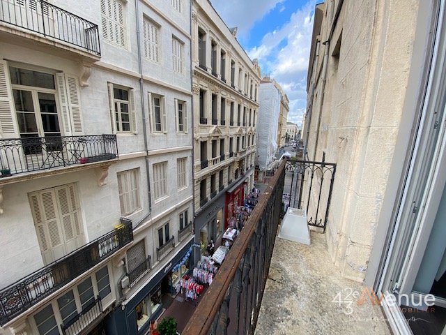 Grand 3 pièces A LOUER - ST ETIENNE Hyper Centre/Dorian/Peuple - 82.82 m2 - 700 &euro; charges comprises par mois