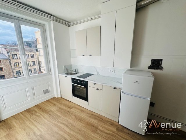 APPARTEMENT T3 A LOUER - ST ETIENNE HYPER CENTRE/PLACE GRENETTE - 57.86 m2 - 545�&euro; charges comprises par mois