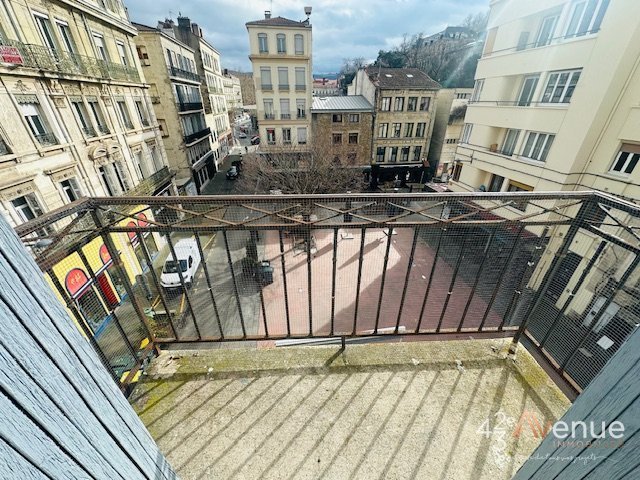 APPARTEMENT T3 A LOUER - ST ETIENNE HYPER CENTRE/PLACE GRENETTE - 57.86 m2 - 545�&euro; charges comprises par mois
