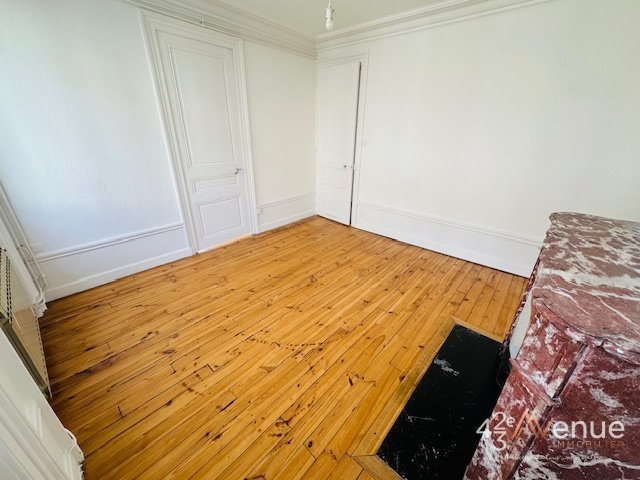 APPARTEMENT T3 A LOUER - ST ETIENNE HYPER CENTRE/PLACE GRENETTE - 57.86 m2 - 545�&euro; charges comprises par mois