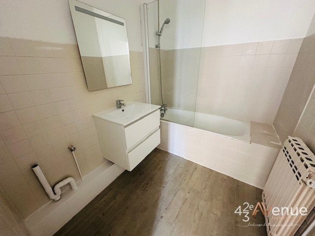 APPARTEMENT T3 A LOUER - ST ETIENNE HYPER CENTRE/PLACE GRENETTE - 57.86 m2 - 545�&euro; charges comprises par mois