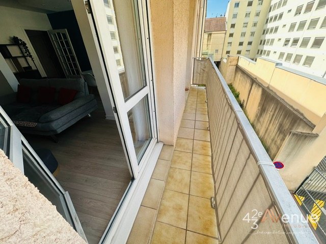 3 Pièces Meublé A LOUER - ST ETIENNE JEAN JAURES/JACQUARD - 85.35 m2 - 820 &euro; charges comprises par mois