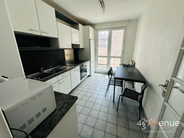 3 Pièces Meublé A LOUER - ST ETIENNE JEAN JAURES/JACQUARD - 85.35 m2 - 820 &euro; charges comprises par mois