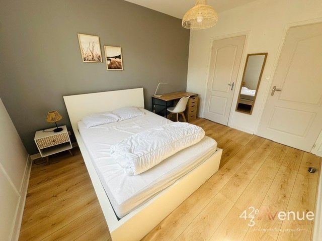 3 Pièces Meublé A LOUER - ST ETIENNE JEAN JAURES/JACQUARD - 85.35 m2 - 820 &euro; charges comprises par mois
