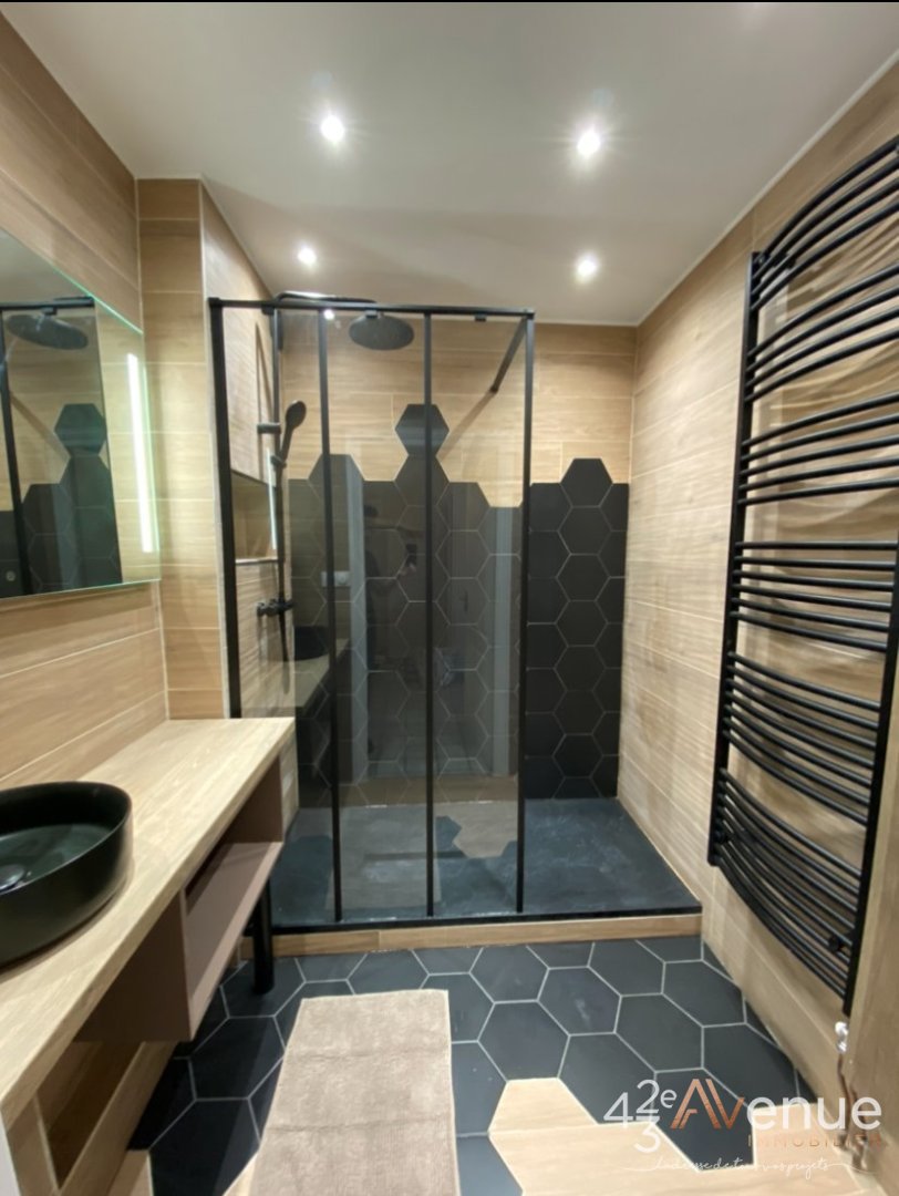 3 Pièces Meublé A LOUER - ST ETIENNE JEAN JAURES/JACQUARD - 85.35 m2 - 820 &euro; charges comprises par mois