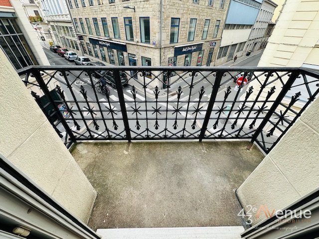 APPARTEMENT T3 A LOUER - ST ETIENNE JEAN JAURES - 73.16 m2 - 725 &euro; charges comprises par mois
