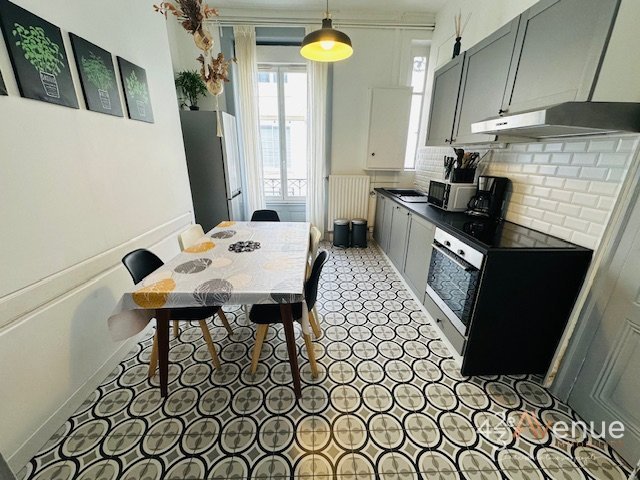 APPARTEMENT T3 A LOUER - ST ETIENNE JEAN JAURES - 73.16 m2 - 725 &euro; charges comprises par mois