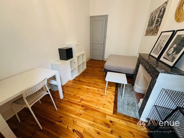 APPARTEMENT T3 A LOUER - ST ETIENNE JEAN JAURES - 73.16 m2 - 725 &euro; charges comprises par mois